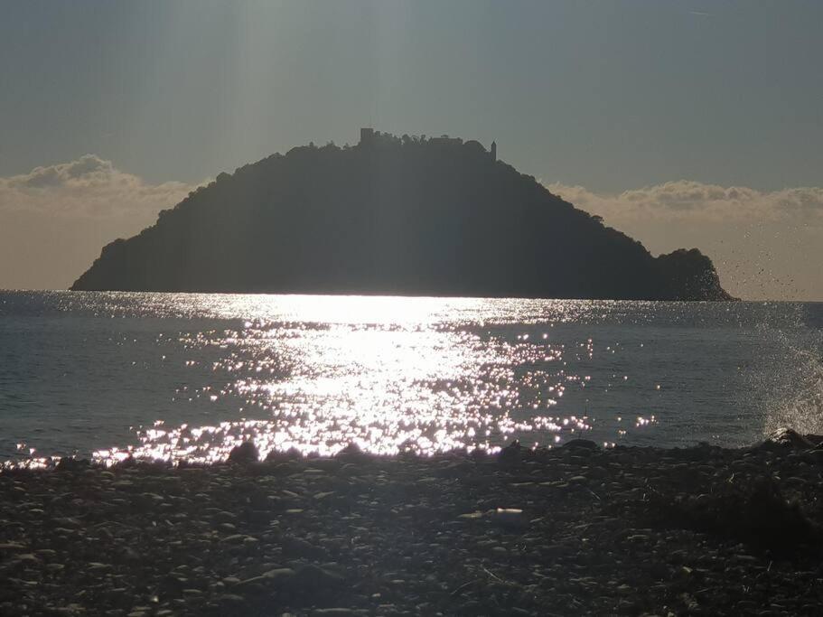 Albenga Sul Mare Famiglie Ed Amici Fino 10 Posti Apartamento Exterior foto