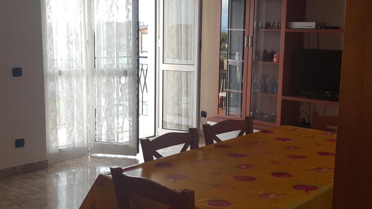 Albenga Sul Mare Famiglie Ed Amici Fino 10 Posti Apartamento Exterior foto