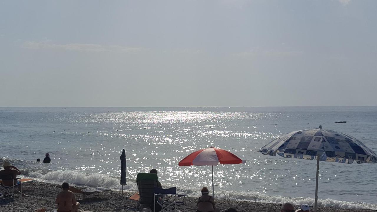 Albenga Sul Mare Famiglie Ed Amici Fino 10 Posti Apartamento Exterior foto