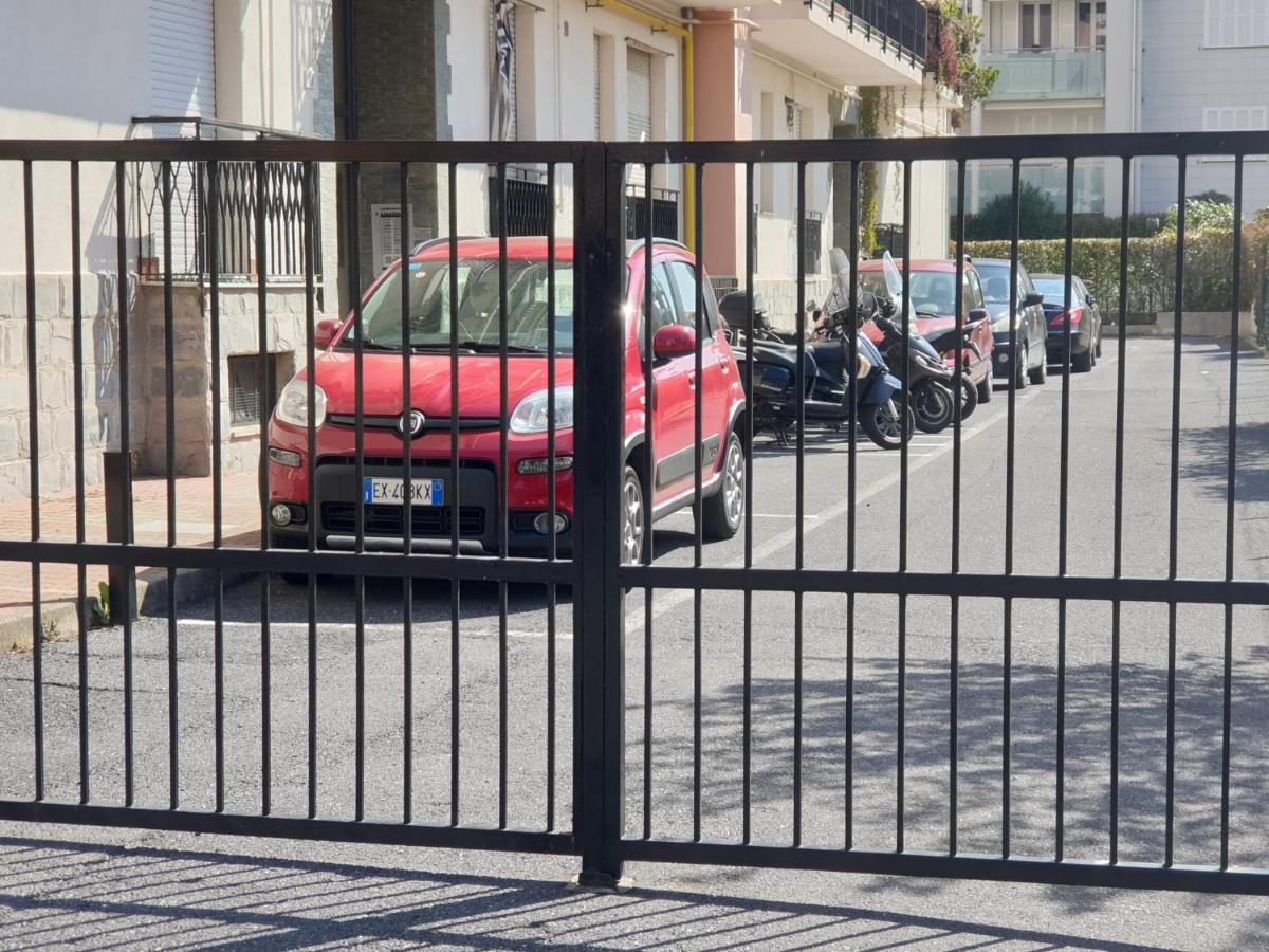 Albenga Sul Mare Famiglie Ed Amici Fino 10 Posti Apartamento Exterior foto
