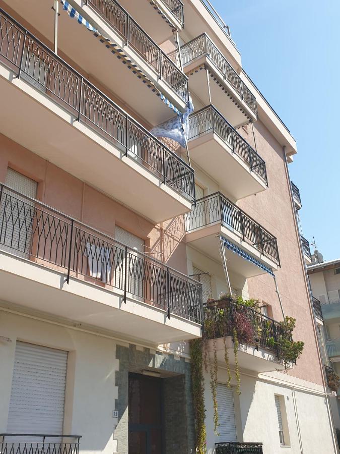 Albenga Sul Mare Famiglie Ed Amici Fino 10 Posti Apartamento Exterior foto